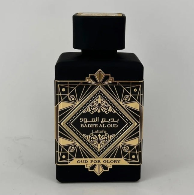 Badee Al Oud (Oud for Glory) - Eau de Parfum con difusor de 100 ml de Lattafa (para hombres)